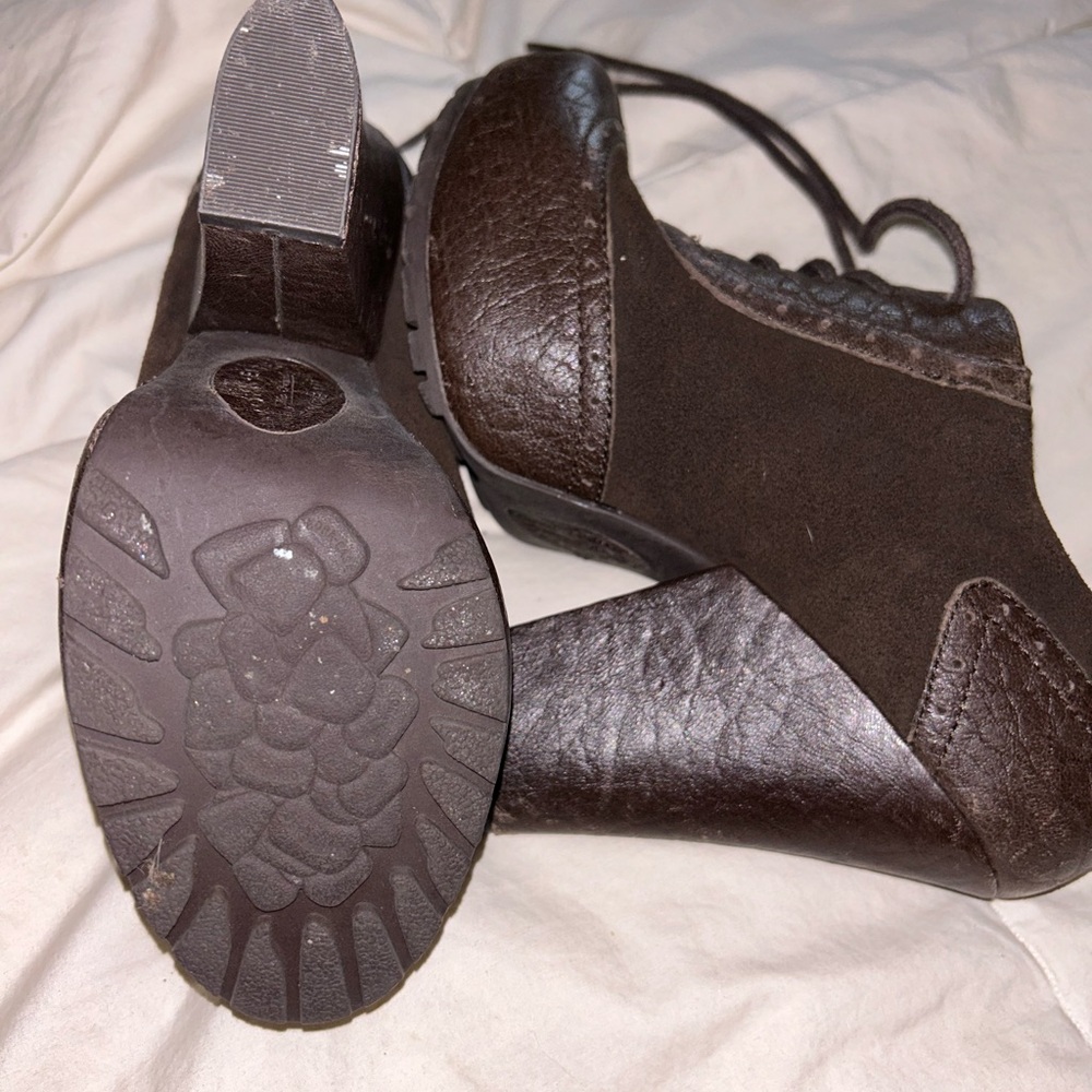kork east heeling closed toe laced shoe euc booties